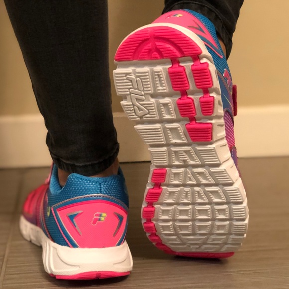 << SALE >> NEW Fila women Stay-Put Running sneakers - Picture 3 of 15